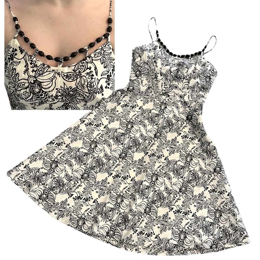 Ann Taylor Loft Fit Flair Black White Floral Dress Womens Sz 0 Petite Mob Wife